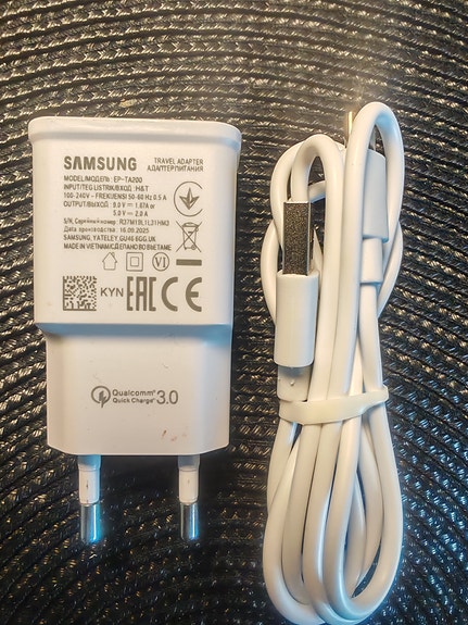 Samsung laturi 18 w + johto