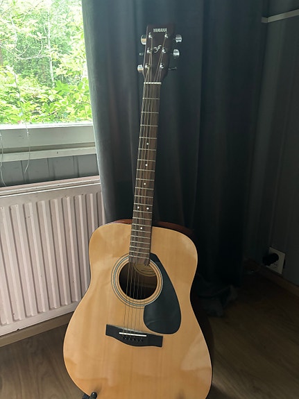 Yamaha F310 akustinen kitara