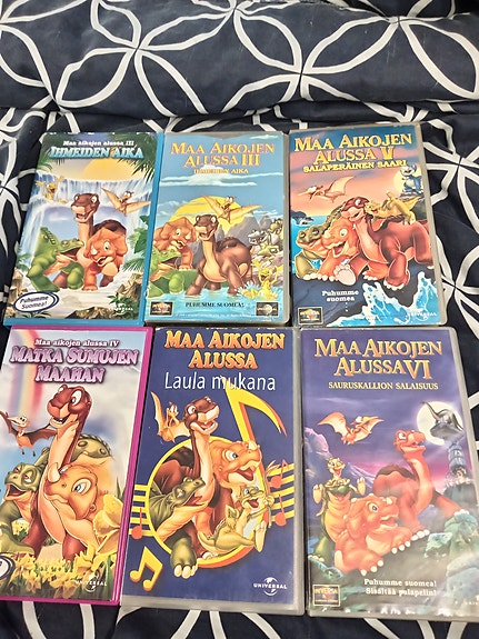 Maa aikojen alussa vhs videot