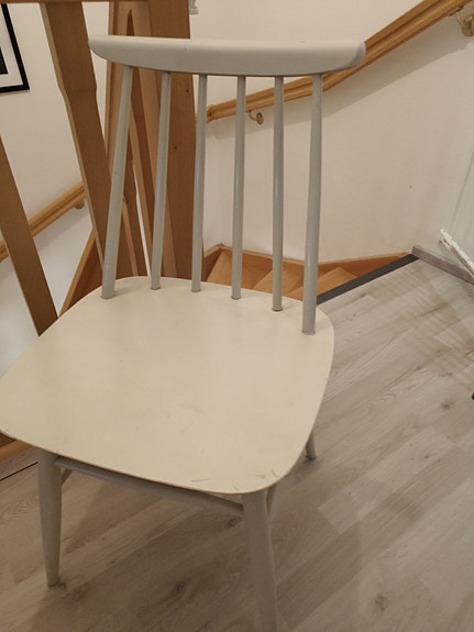 valkoinen vanha pinnatuoli