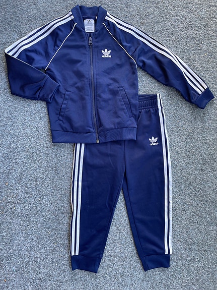 Uusi Adidas verkkapuku 104
