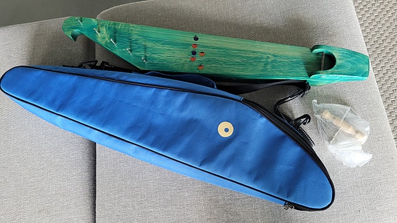 5-kielinen kantele ja suojapussi