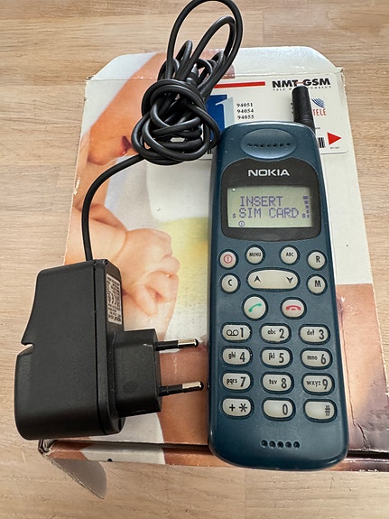 Nokia 1631 GSM + laturi ja ohjekirja