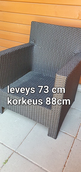 iso Polyrottinkinen nojatuoli