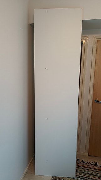 Jääkaapin yläkaappi ja sivulevyt.