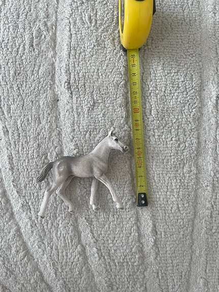 Valkoinen Schleich-hevonen