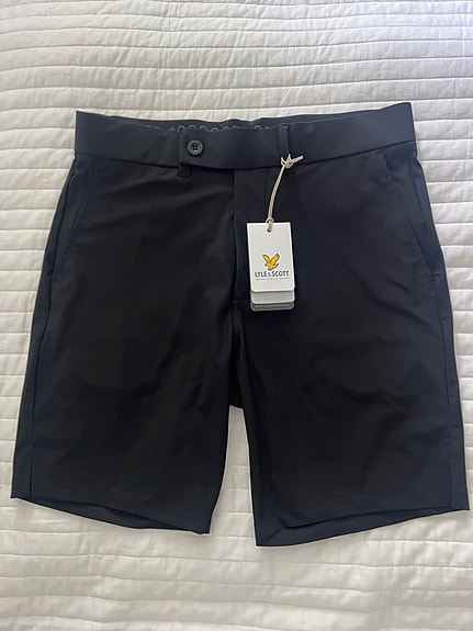Lyle & Scott golf-shortsit M musta
