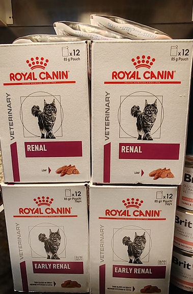 Munuaisvaivaisen kissan ruokaa Royal Canin renal