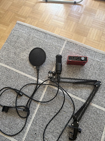 Studio mikrofoni ja äänikortti