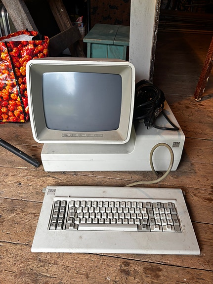 IBM 5291 Display Station + alkuperäinen IBM Model F “Bigfoot” näppäimistö