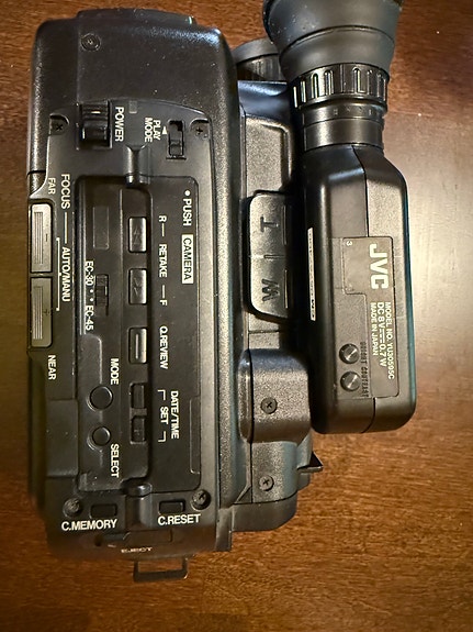 JVC Compact VHS GR-AX2 -videokamera