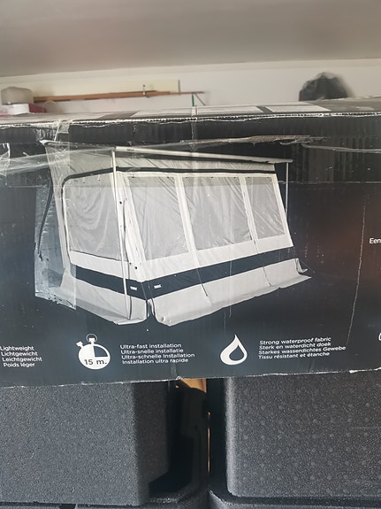 Thule markiisi etuteltta matkailuvaunuun