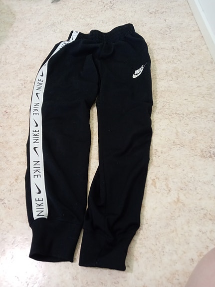 Nike musta Valkoset housut