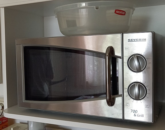 Severin MW 9716 mikroaaltouuni, 700 W, grillitoiminnolla
