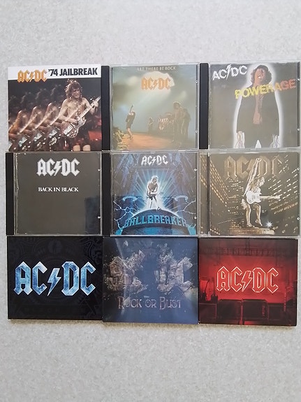 AC/DC levyt 6€/kpl