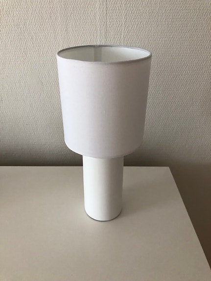 Valkoinen pöytävalaisin