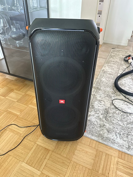 JBL PartyBox 710 kannettava Bluetooth-kaiutin