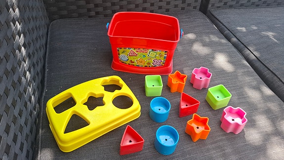Fisher-Price palikkalaatikko lajittelulelu