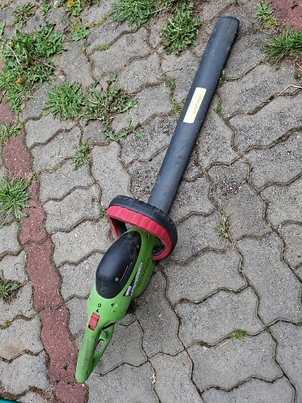 Sähkökäyttöinen pensasleikkuri