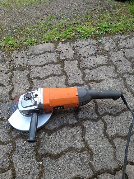 AEG kulmahiomakone / rälläkkä