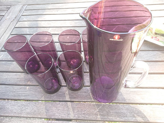 Timo Sarpaneva lila kannu + 6 kpl laseja Iittala