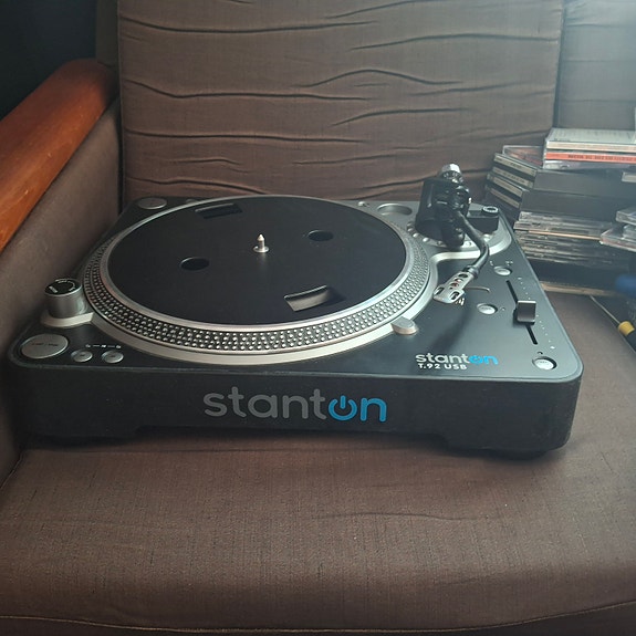 Stanton T.92 USB -levysoitin esivahvistimella