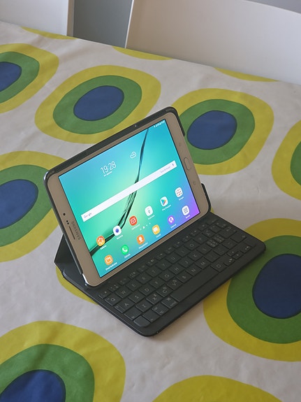 Samsung Galaxy Tab S2 tabletti näppäimistöllä
