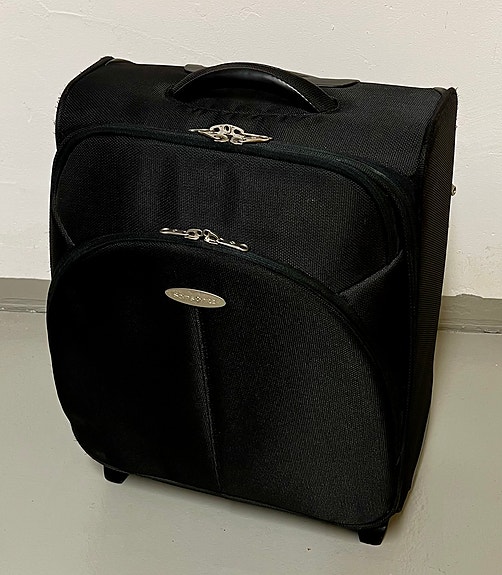 Samsonite musta lentolaukku / trolley pyörillä