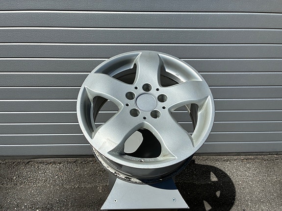 Mercedes-Benz Rial 16" alumiinivanteet