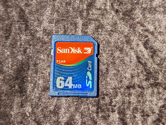 SD muistikortti 64 mb retro kameroihin