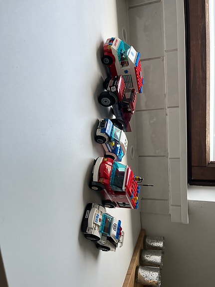 LEGO autot ja hahmot