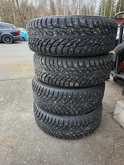 Subaru forester talvirenkaat 215/65-16