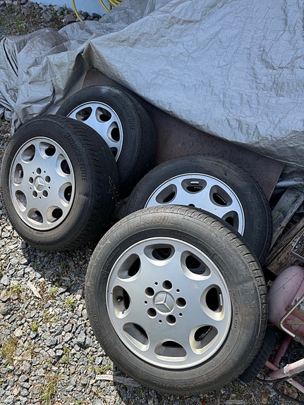 8 Reikäset mersun vanteet kesärenkailla