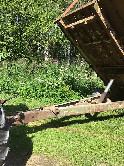 Traktorin Velsa kippikärry