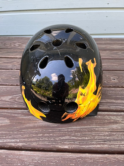 BMX pyöräilykypärä M musta liekkikuvio