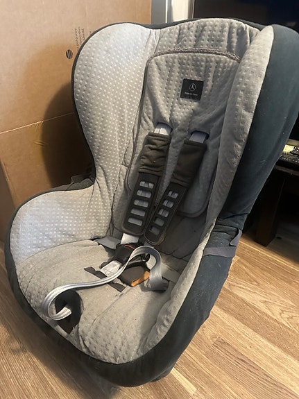 Britax Römer Duo turvaistuin, Mercedes-Benz-verhoilu, 9-18kg, hyväkuntoinen
