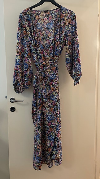 Vero Moda Curve VMKIRA 7/8 wrap dress