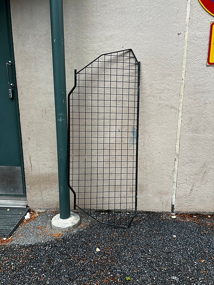 Metallinen koiraverkko autoon