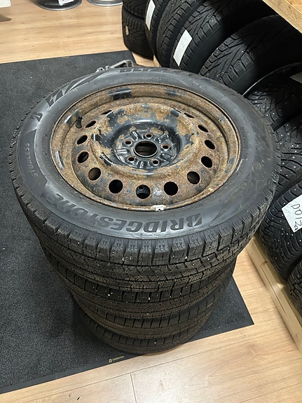 Toyota 16” peltivanteet kitkarenkailla