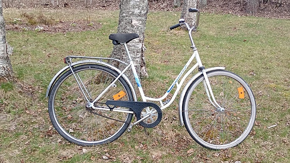 Helkama mummonpyörä 28 tuumaa
