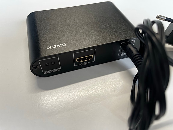 Deltaco VGA–HDMI -muunnin musta