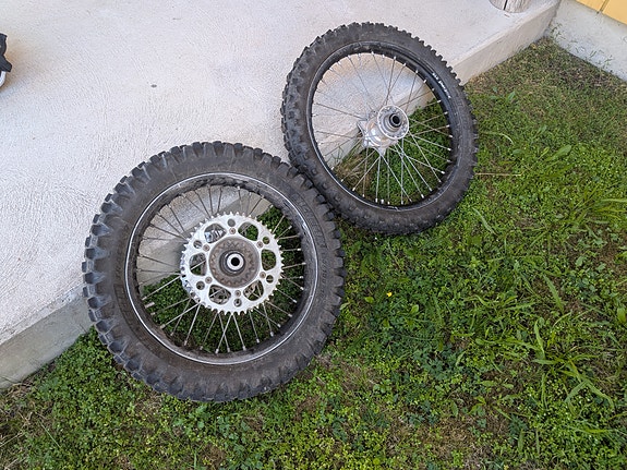 KTM/Husqvarna DID 21/19 endurovanteet + AC10 piikkirenkaat