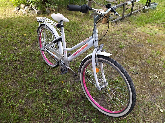 Jupiter 24" tyttöjen pyörä+ talvirenkaat