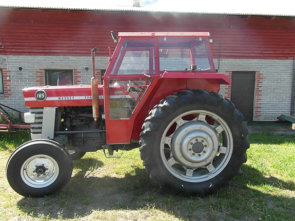 Traktori MF-165