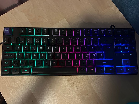RGB USB-näppäimistö