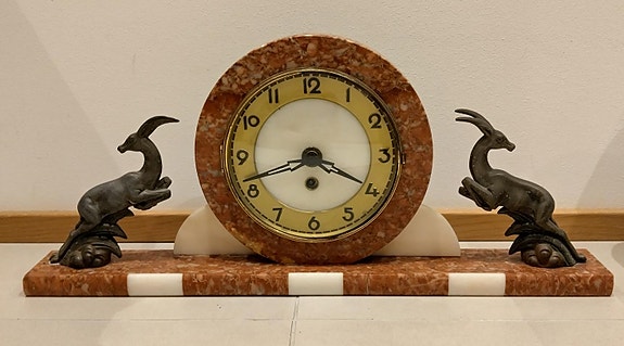 Vanha pöytäkello 52 x 23 cm kiveä