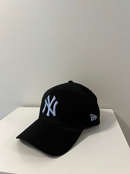 New Era lippis