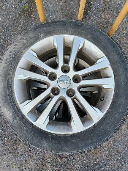 Kia 16" aluvanteet nastarenkailla