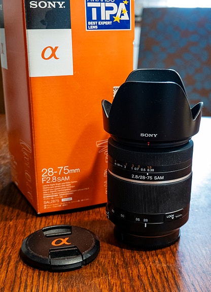 Sony 28-75mm f/2.8 SAM zoom-objektiivi