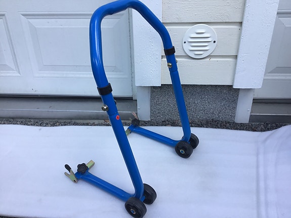 Moottoripyörän tuki